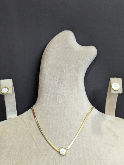 PS04_Golden White Stone Necklace