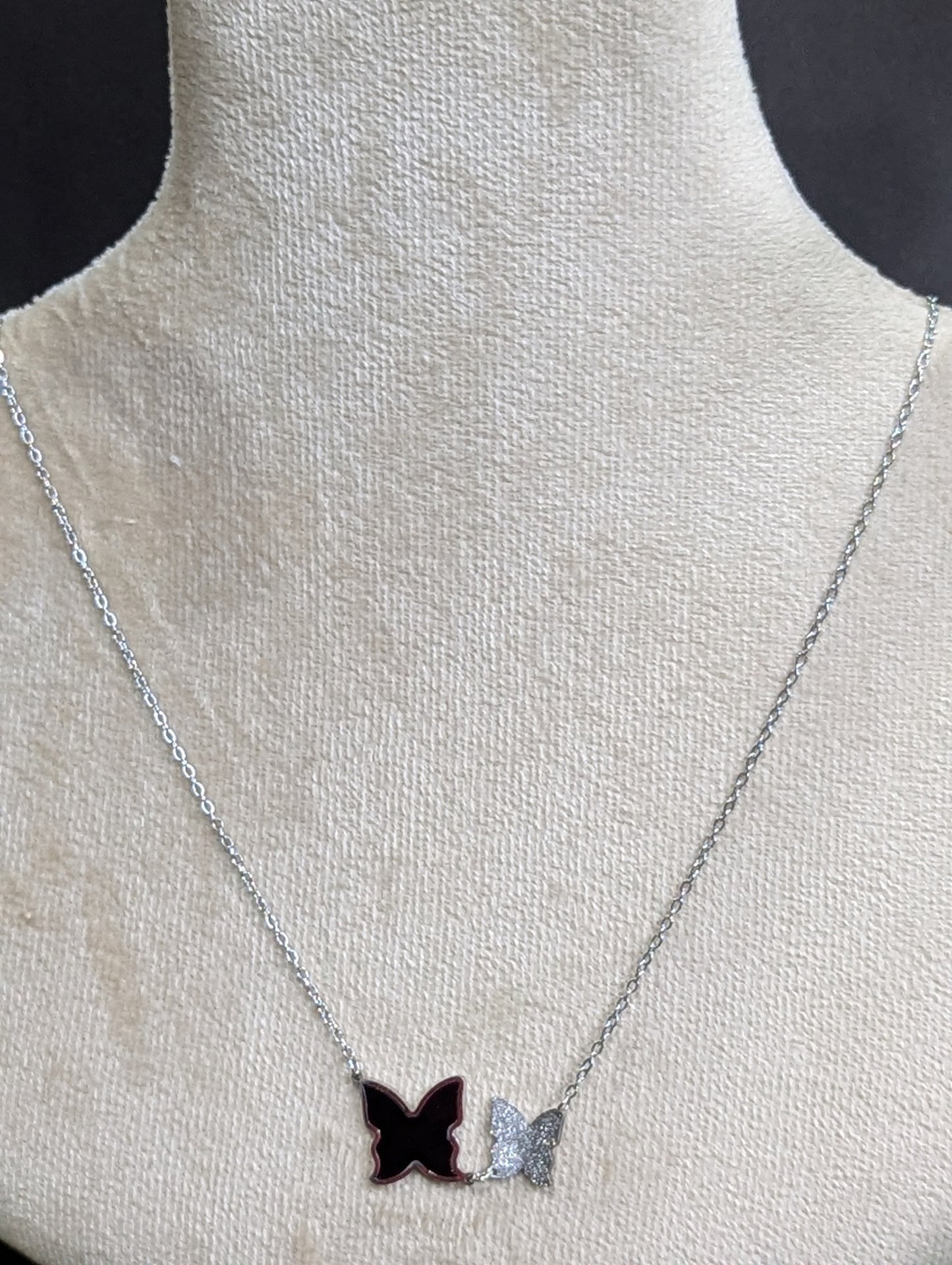 S05_Luxurious Butterfly Silver Black Necklace