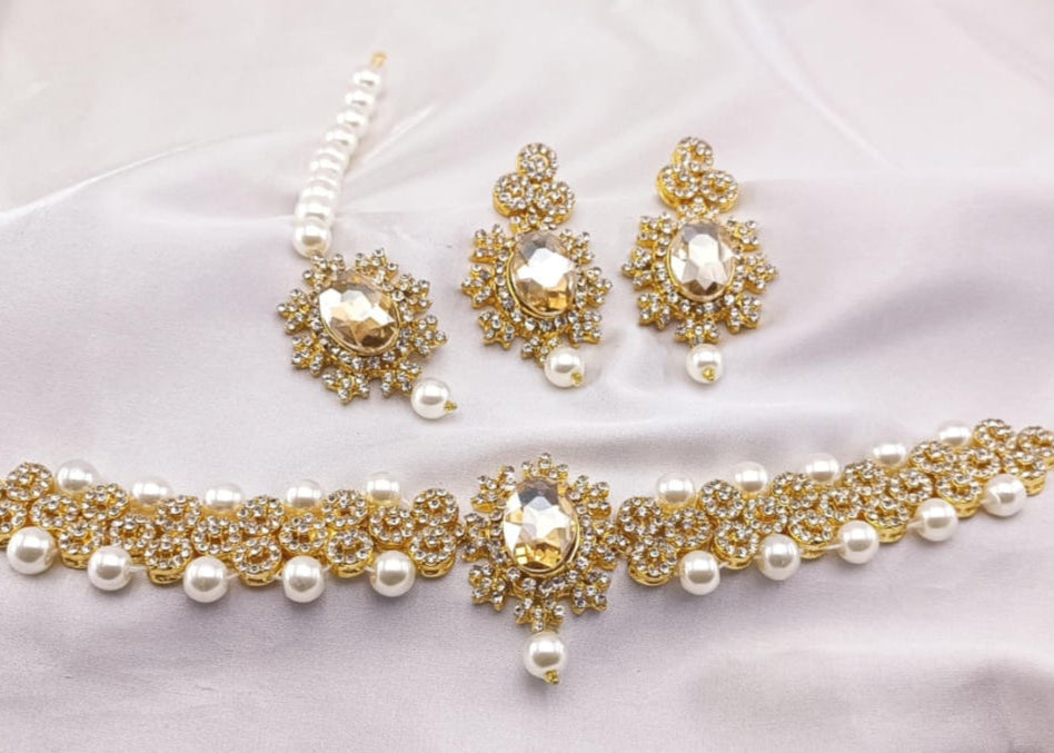 GN01_Elegant Golden White Necklace Set