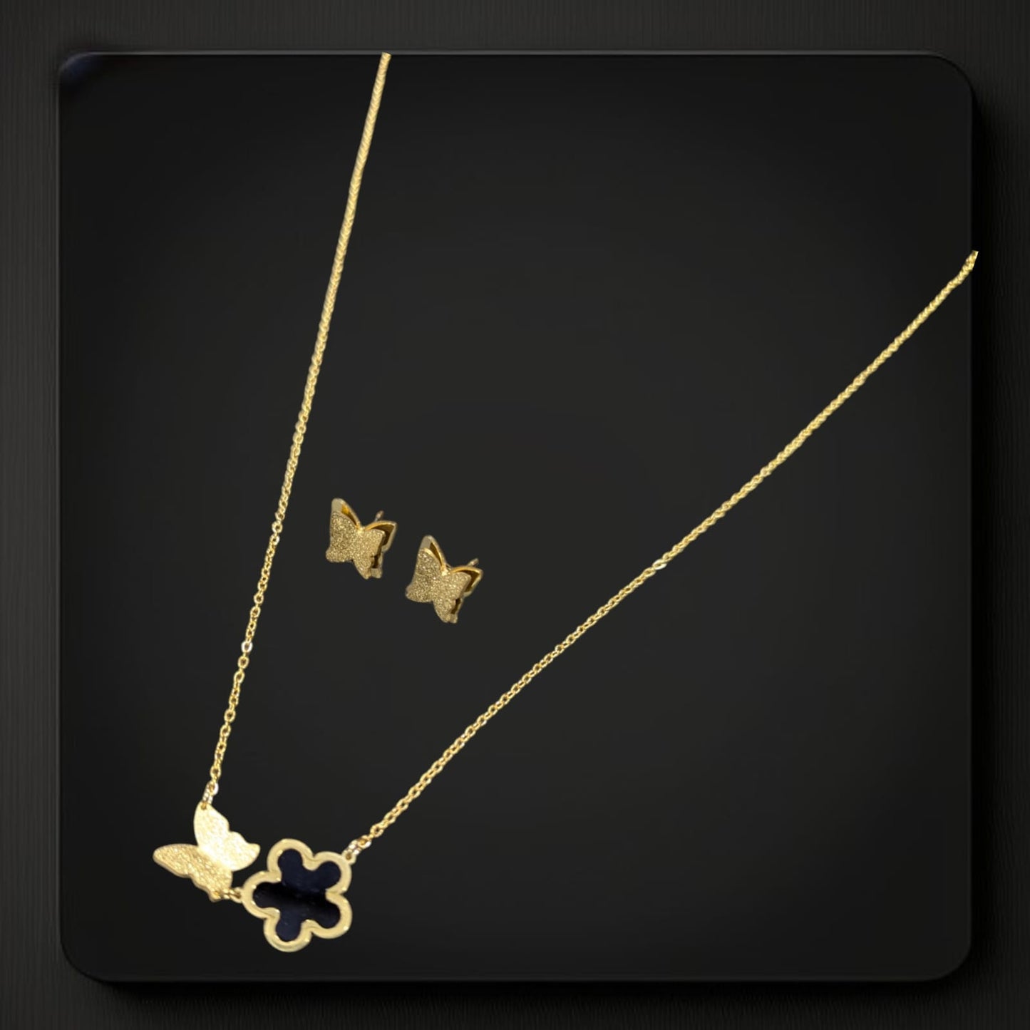 G05_Luxurious Butterfly Golden Black Necklace