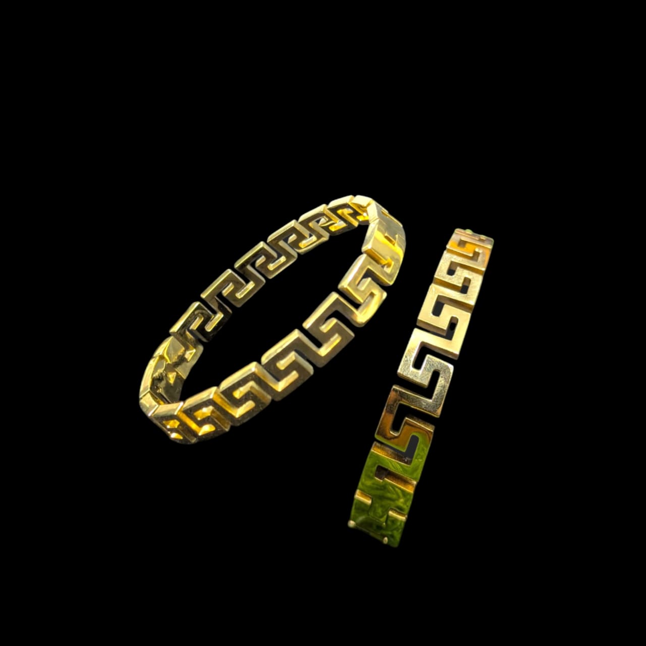 BG02_Elegant Golden Bracelet