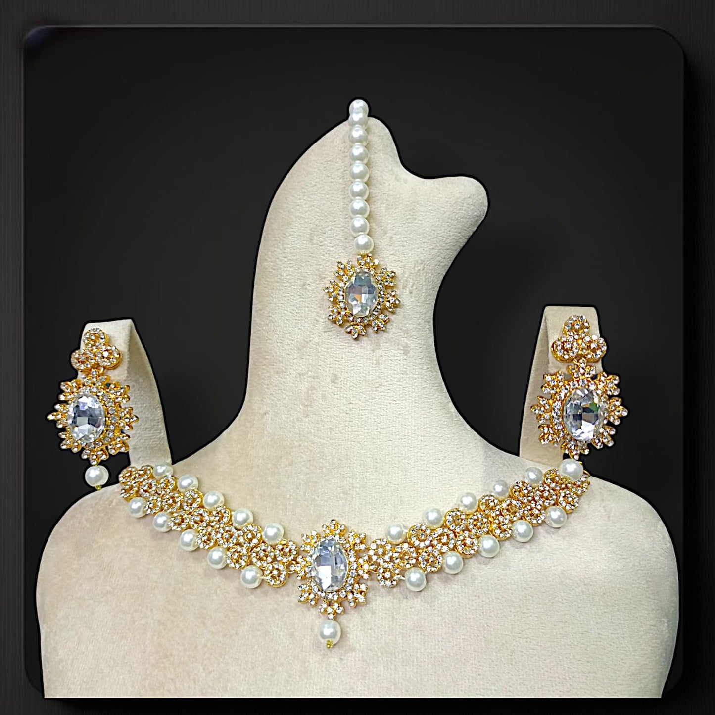 GN01_Elegant Golden White Necklace Set